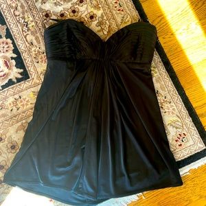 BCBG maxazria strapless black top, size XS. Excellent condition!